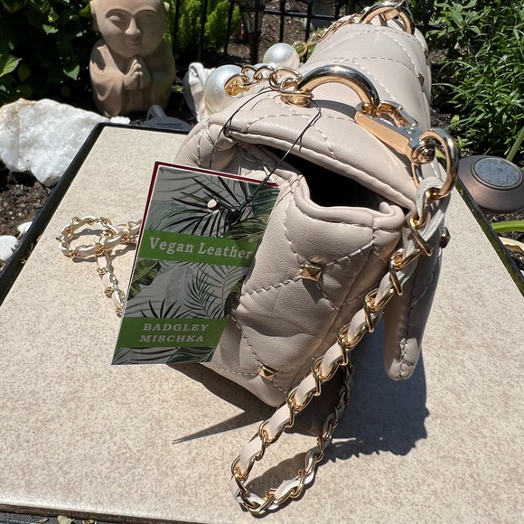 Badgley Mischka  NWT Taupe Vegan Leather Clutch Pearl Handle Purse (P002) - Picture 4 of 9